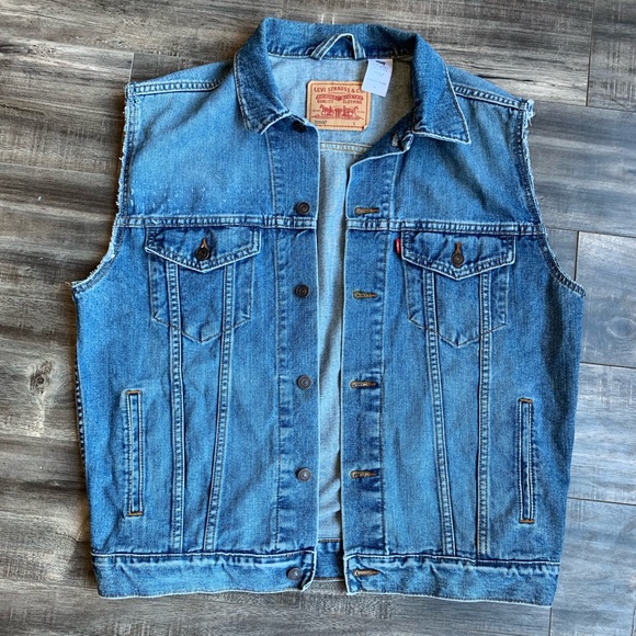 Levi's Other - Distressed Levi’s Vest Size L